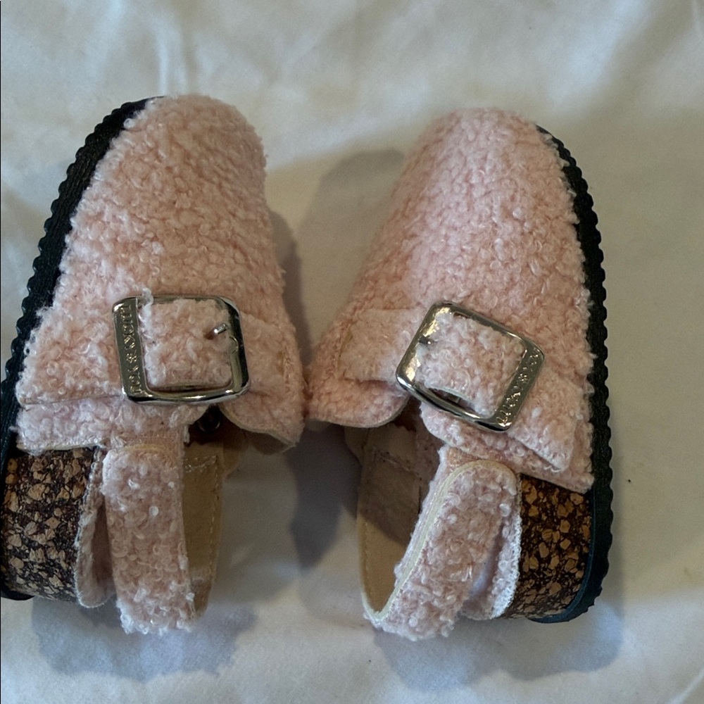 Lucky Brand Soft Pink Kids Slippers - Picture 4 of 8